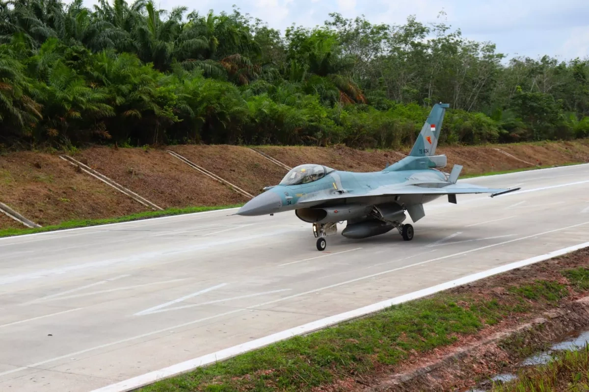 Indonesia to turn highways across countless islands into "aircraft carriers"