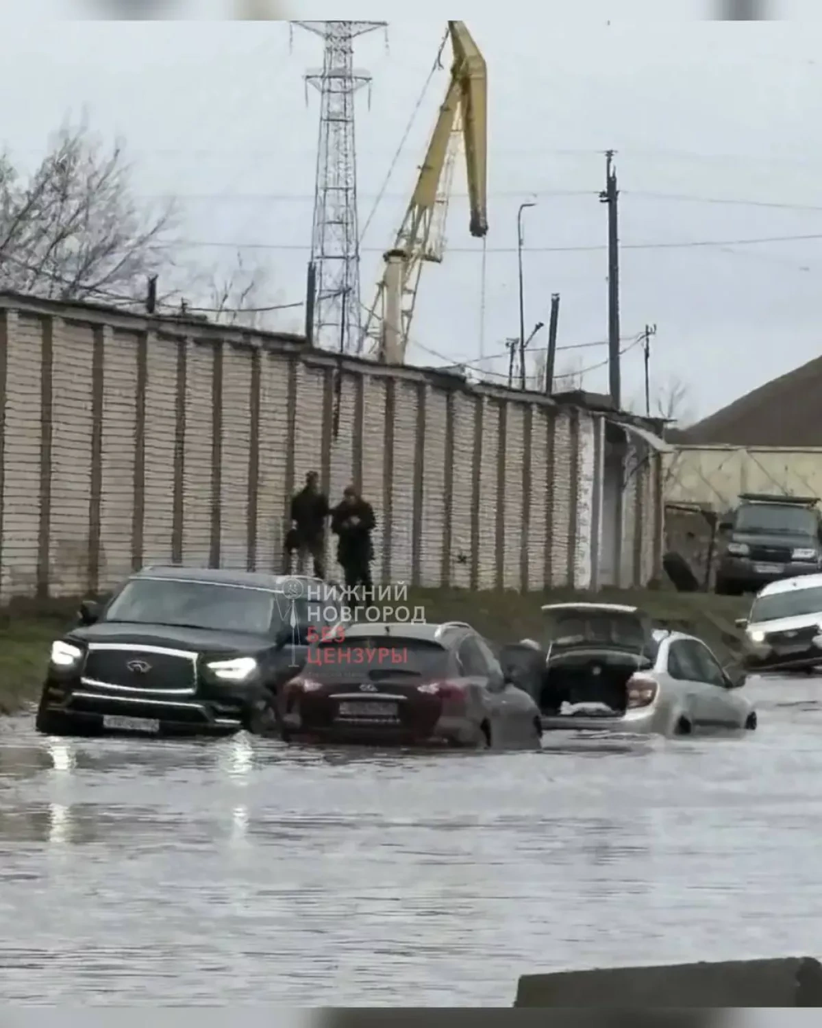 Floods in Russia’s Nizhny Novgorod: Cars floating on submerged roads PHOTO