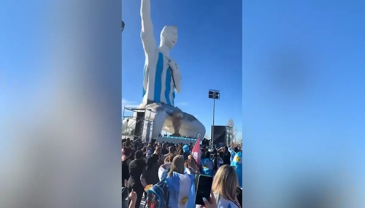 Argentina unveils world’s tallest Lionel Messi statue