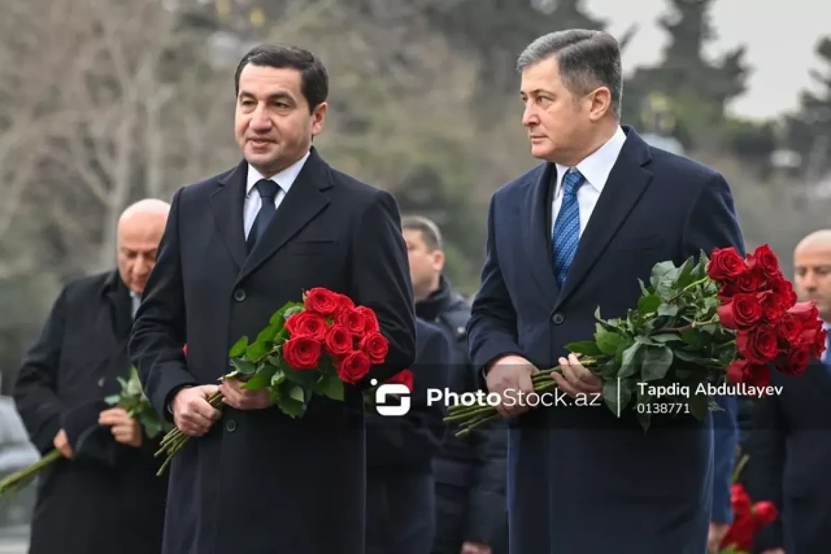 Azerbaijani officials visiting Khojaly tragedy memorial in Baku PHOTO