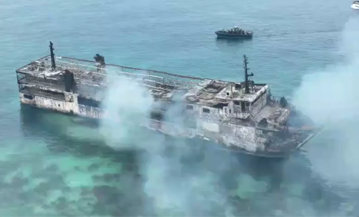 Philippines ferry fire leaves five dead, dozens missing PHOTO
