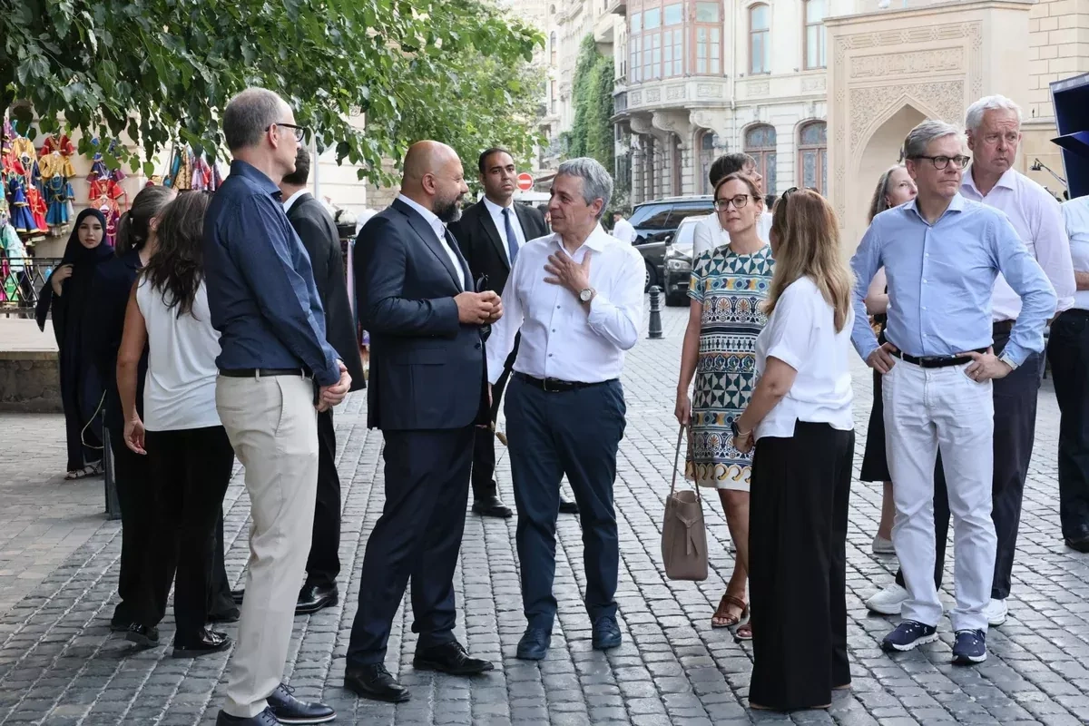 OSCE chairperson-in-office tours Baku's historic Icherisheher PHOTO