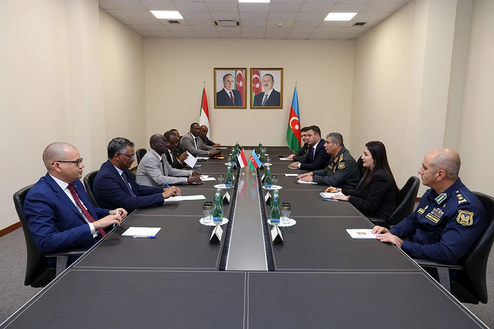 Azerbaijan, Sudan discuss dev't of military-technical cooperation (PHOTO)