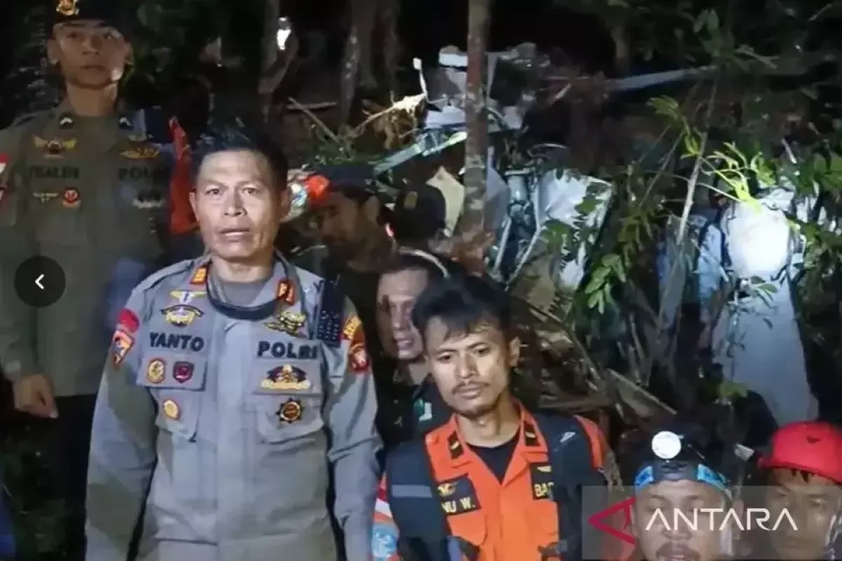 Helicopter crash in Indonesia leaves all eight onboard dead