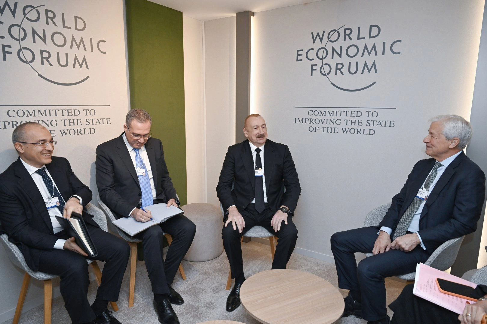 President Ilham Aliyev meets with Chairman and CEO of J.P. Morgan in Davos (PHOTO)
