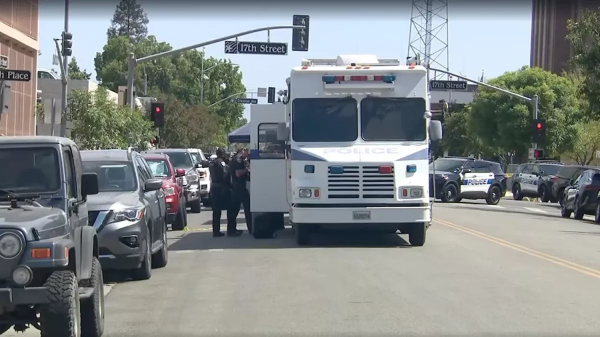 Man takes hostages at bank in California after bomb threat 
 PHOTO/VIDEO