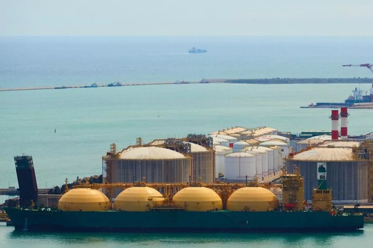 Bloomberg: Qatar loses status as reliable LNG supplier amid Iran tensions