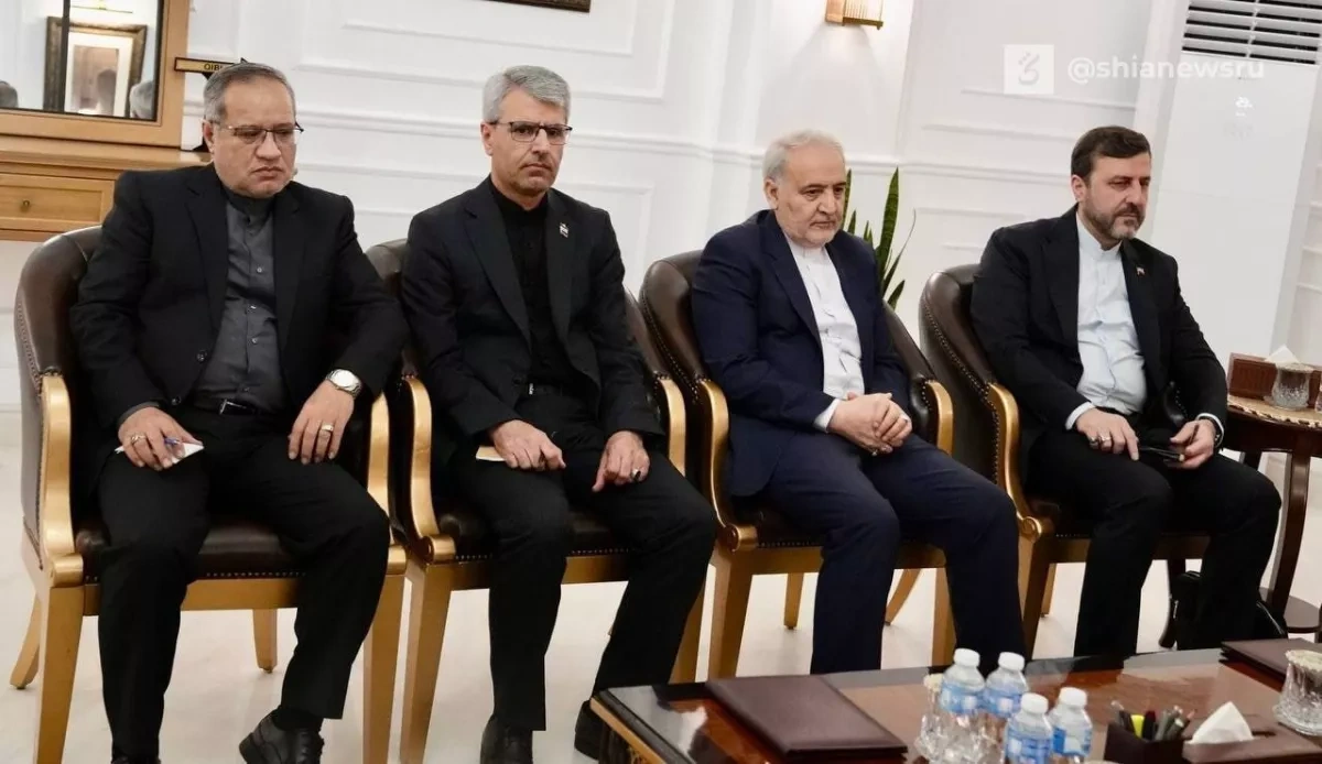 Iran’s top diplomat holds talks with Pakistan military chief PHOTO / VIDEO
