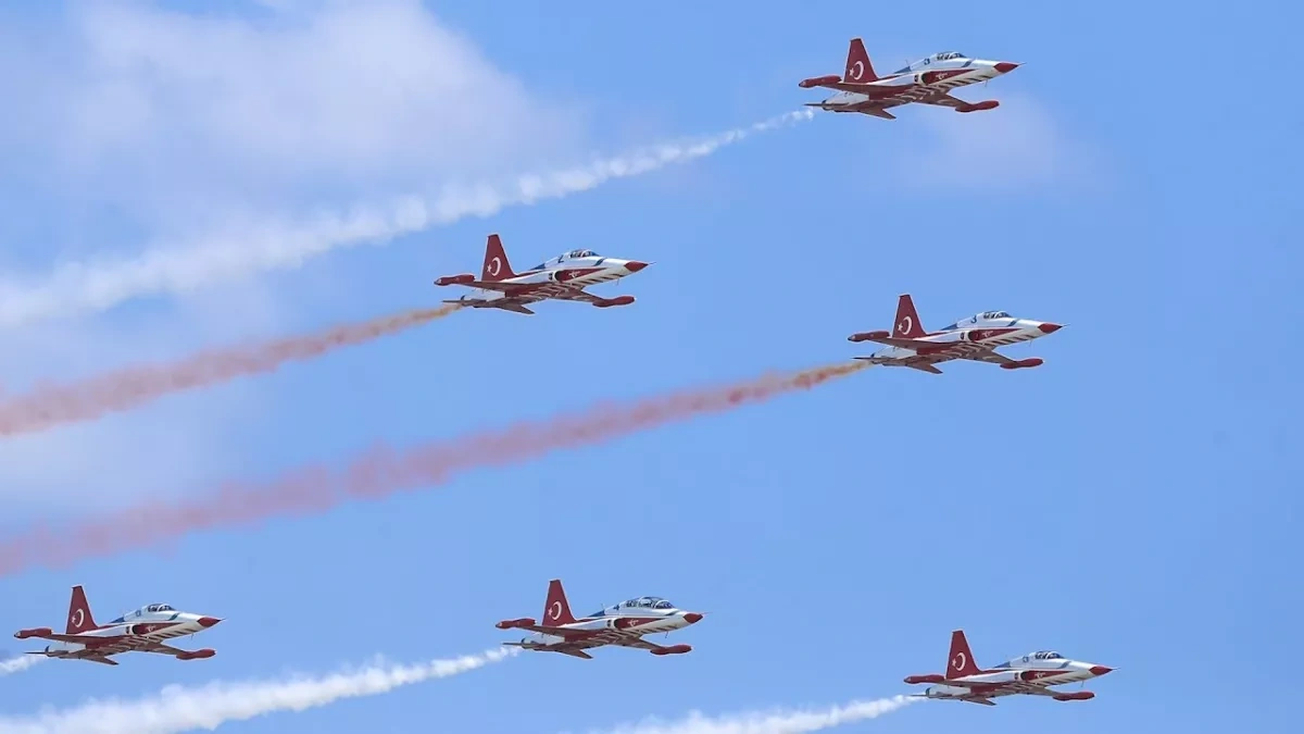 Turkish fighter jets take to skies over Egypt’s pyramids VIDEO