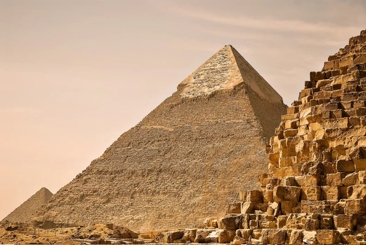 Researchers uncover structural secrets behind Egyptian pyramid’s longevity
