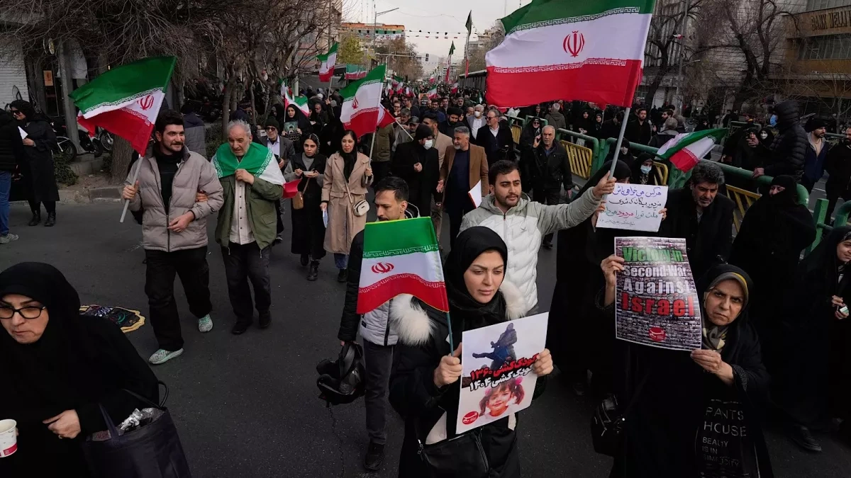 Students stage protest at Sharif University in Tehran VIDEO