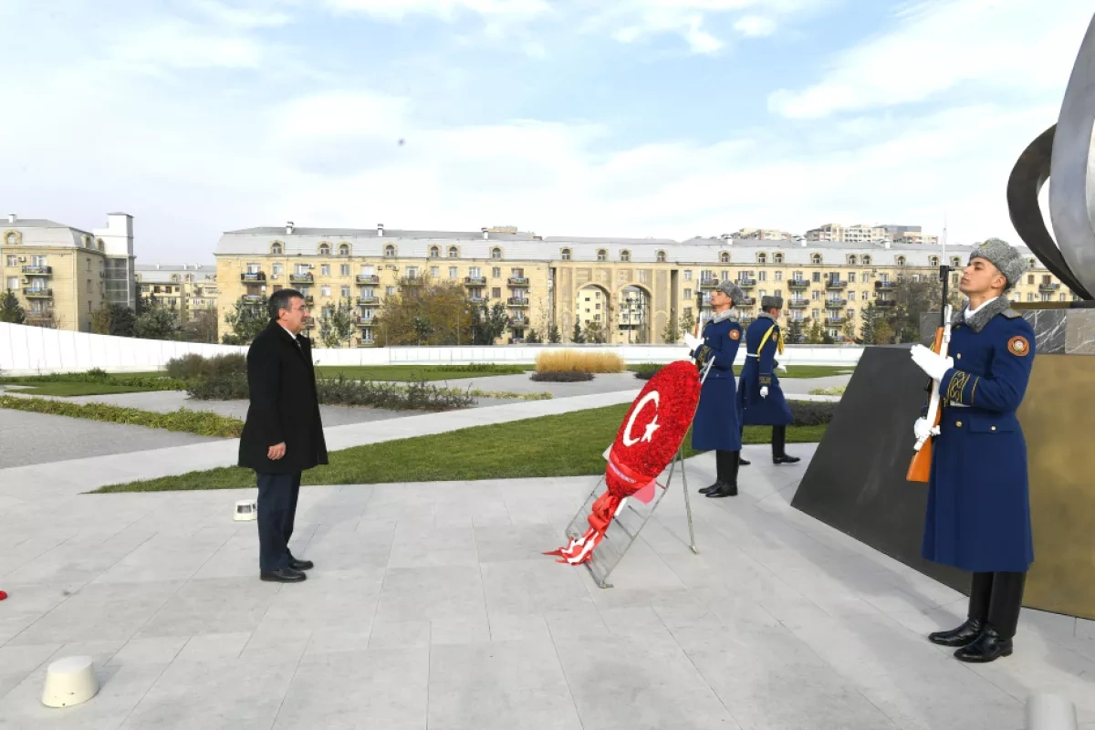 Türkiye's VP visits Victory Park, Alley of Honour in Baku PHOTO
