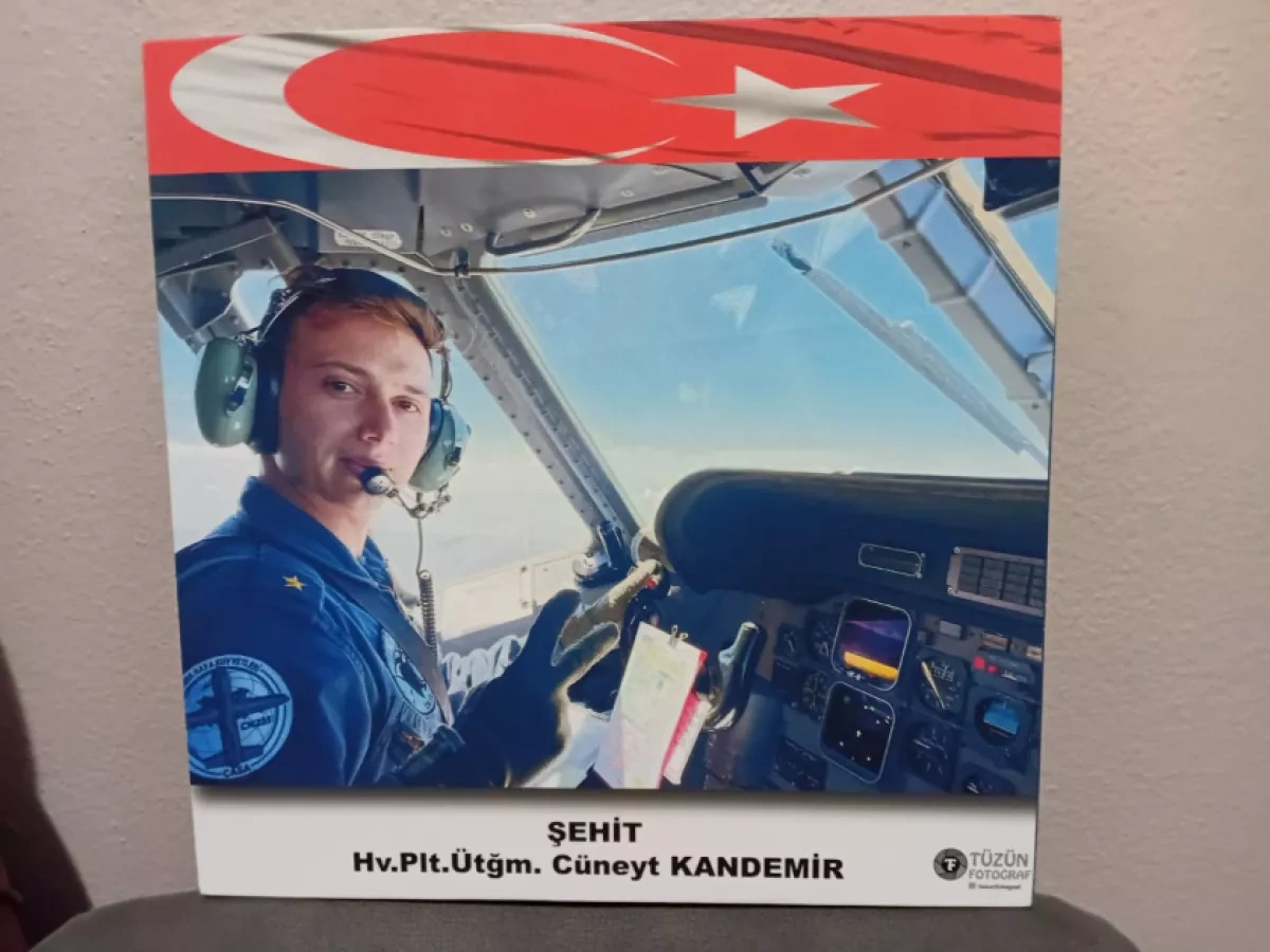 Azerbaijani envoy pays tribute to Turkish officer killed in plane crash Photo