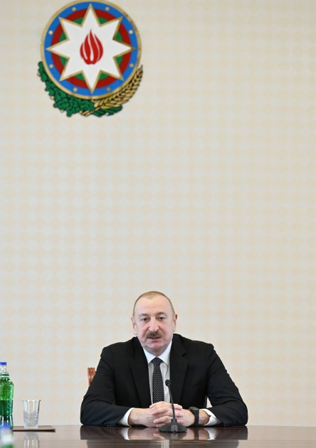 President Ilham Aliyev receives participants of meeting of heads of government of member states of Organization of Turkic States (PHOTO)