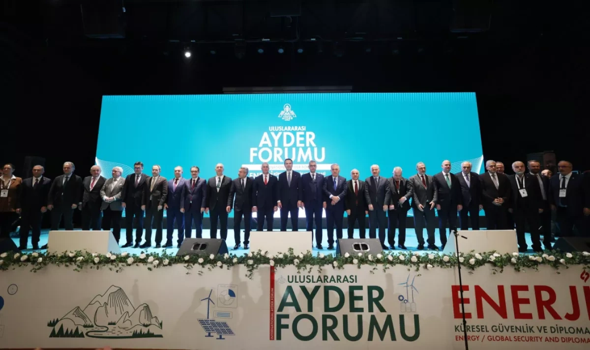 Türkiye, Azerbaijan supply energy to support Syria’s recovery — minister PHOTO