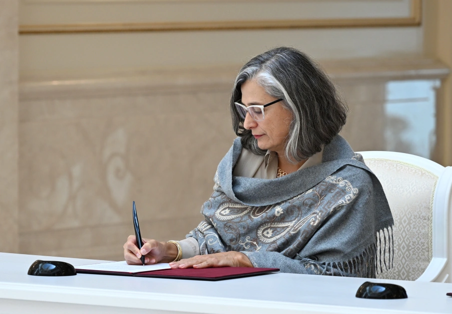 President Ilham Aliyev meets with UN-Habitat Executive Director (PHOTO)