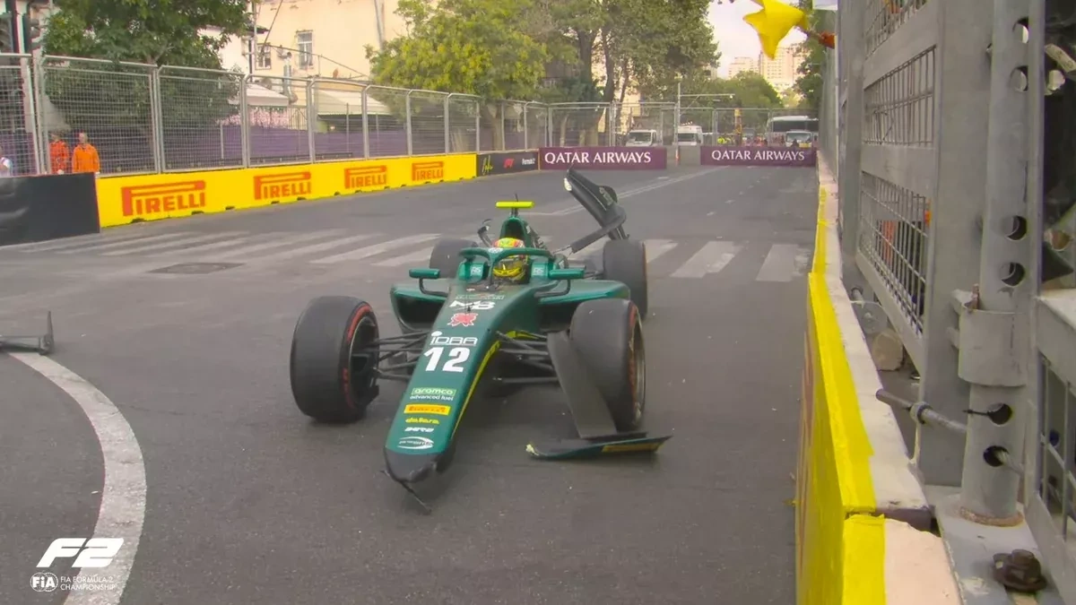 Multiple cars involved in late crash at F2 Azerbaijan Grand Prix PHOTO / UPDATED