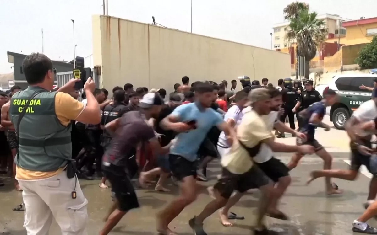 Media: Protesters in Ceuta, Spain, throw eggs at MP’s car