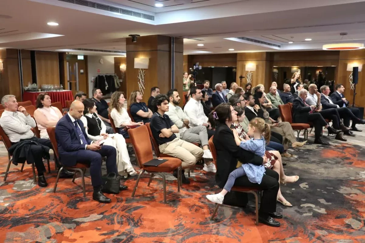 Azerbaijan diaspora chief meets community in Dublin ahead of Independence Day PHOTO