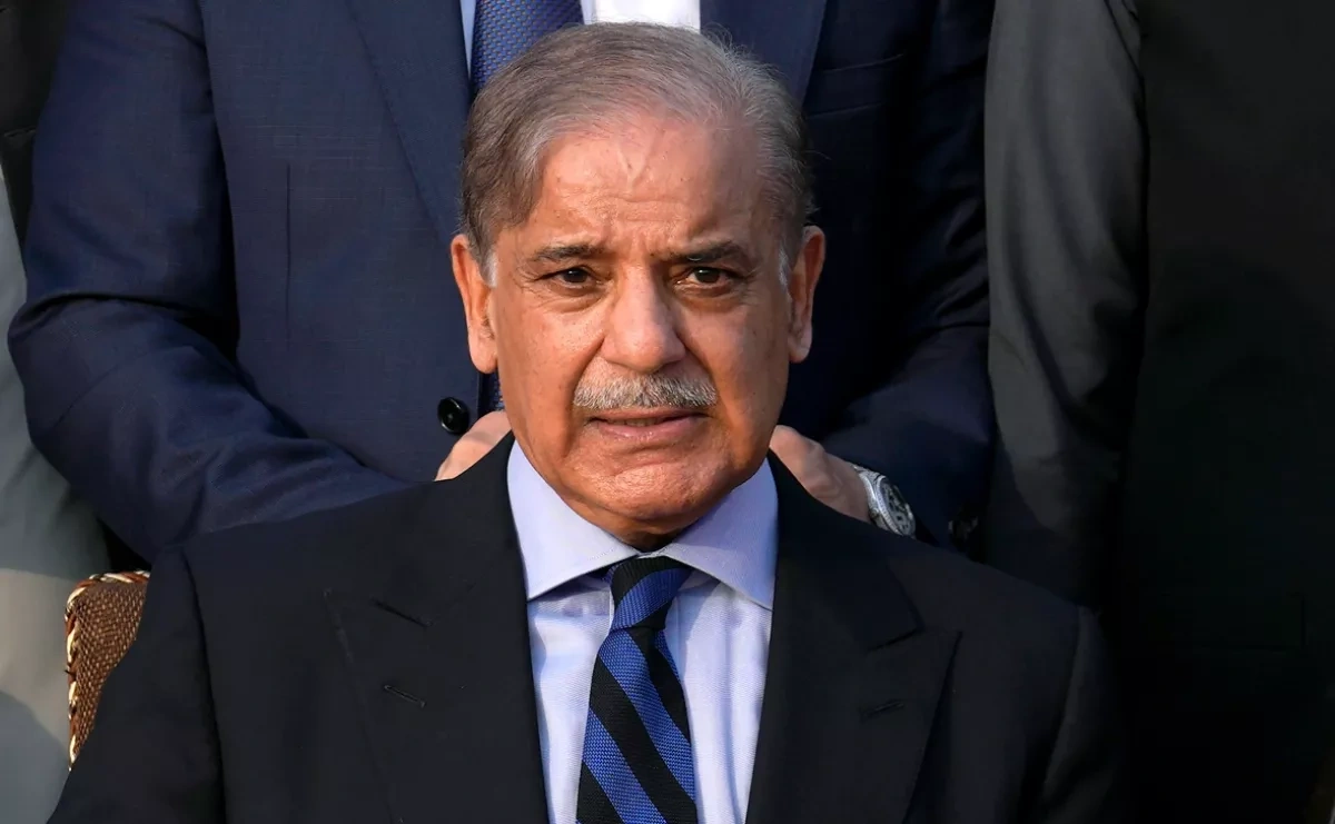 Pakistan’s prime minister welcomes Trump’s move to pause Hormuz initiative