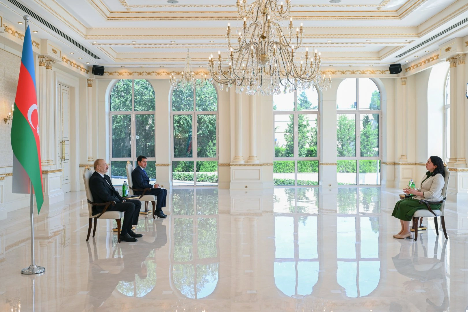 President Ilham Aliyev accepts credentials of Ireland's new ambassador to Azerbaijan (PHOTO)