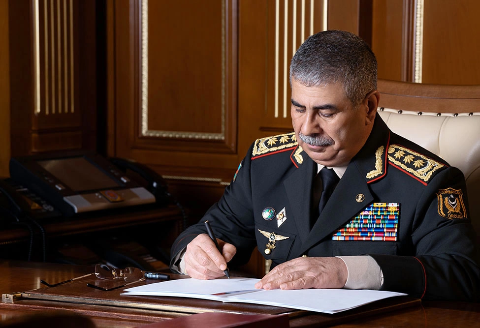 Azerbaijan Defense Minister expresses condolences to Turkish side