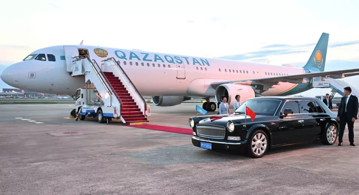 Kazakh president arrives in China for talks with Xi Jinping, AI conference PHOTO
