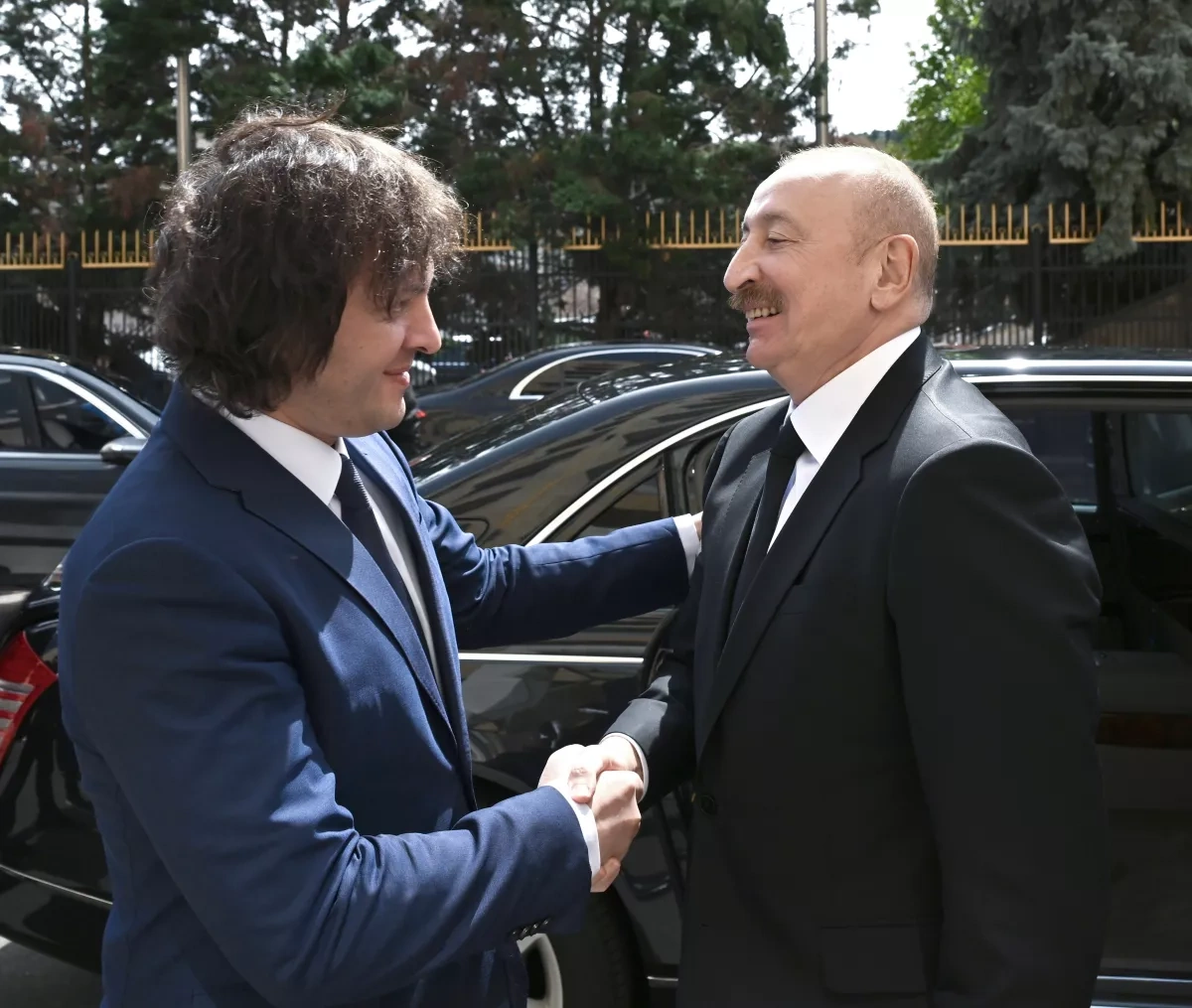Azerbaijani president, Georgian prime minister hold one-on-one meeting in Tbilisi PHOTO