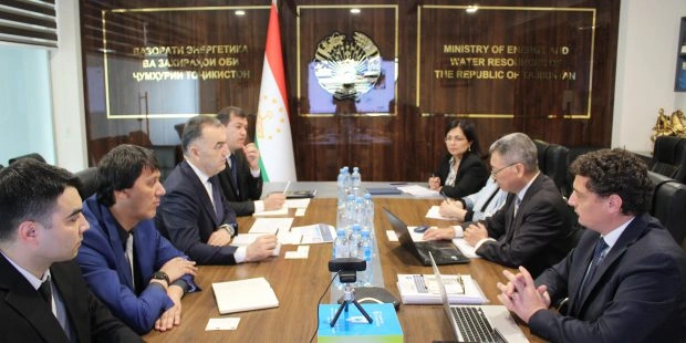 Tajikistan and ADB set stage for key co-op on water and energy security