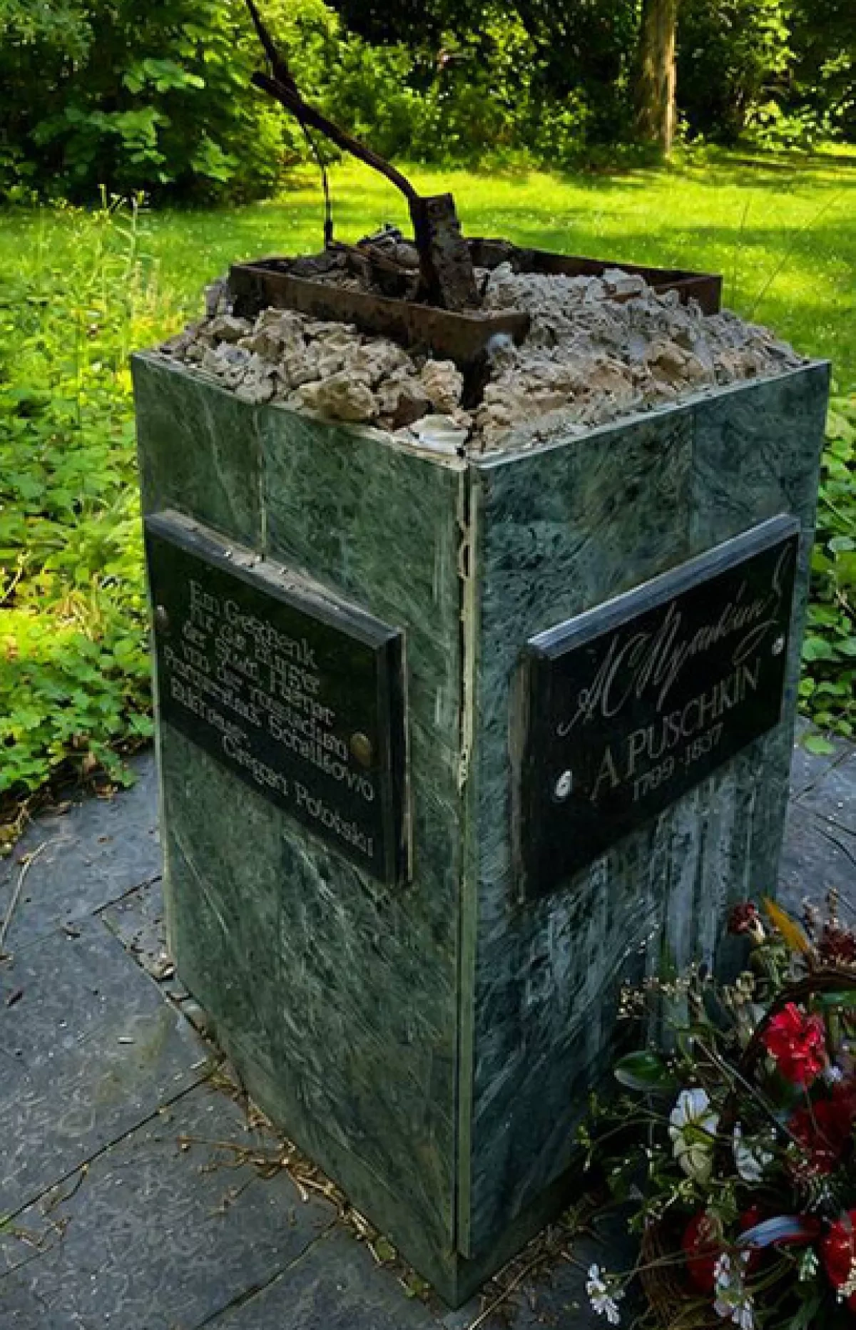 German city offers €1,000 reward over stolen statue of Russian poet Pushkin