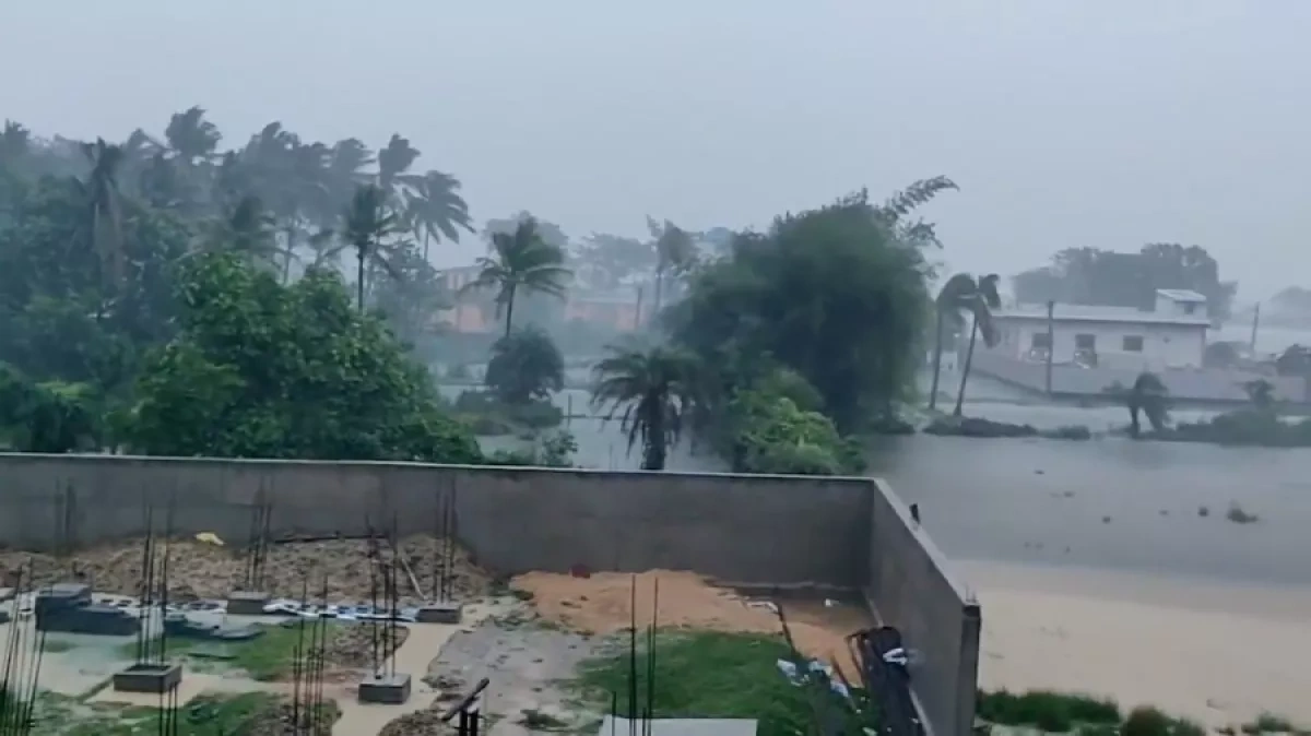 Nearly 90 killed as severe storm hits India’s Uttar Pradesh state PHOTO
