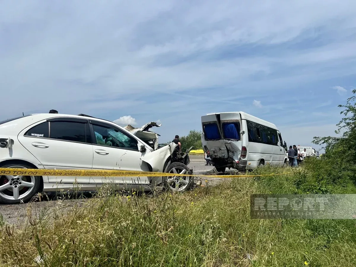 One dead after car hits school minibus in Georgia's Gardabani PHOTO