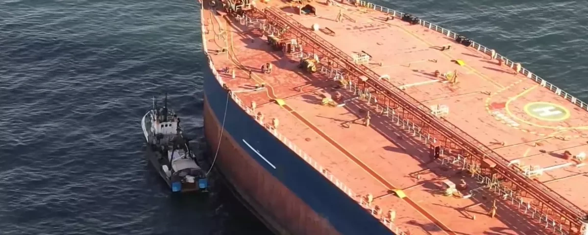 Towing operation launched to remove Russian tanker from Ahtopol shore PHOTO