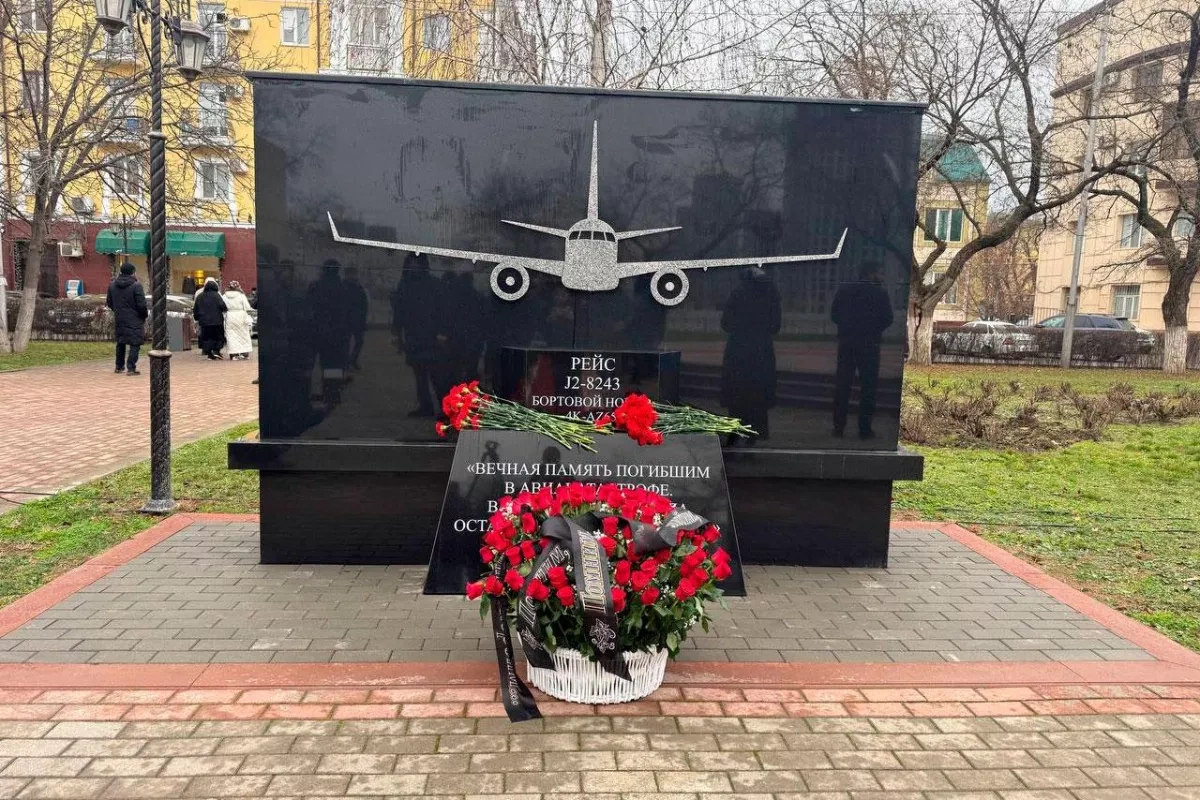 Memorial unveiled in Grozny for victims of AZAL plane crash near Aktau