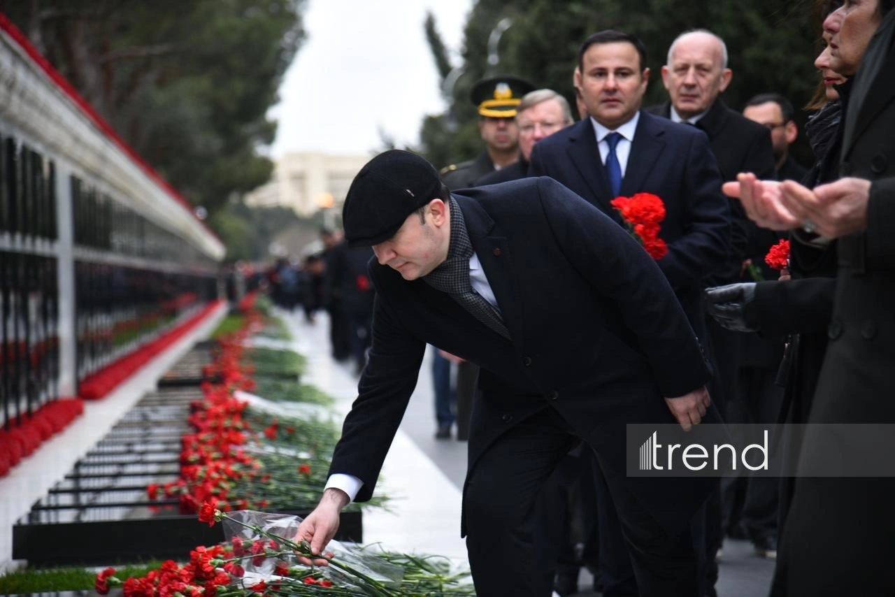 Foreign ambassadors pay tribute to martyrs in Azerbaijan's Baku (PHOTO)