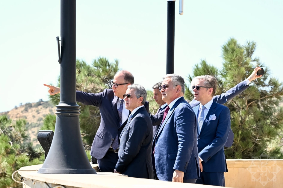 Head of Swiss Federal Department of Foreign Affairs pays tribute to martyrs in Baku (PHOTO)