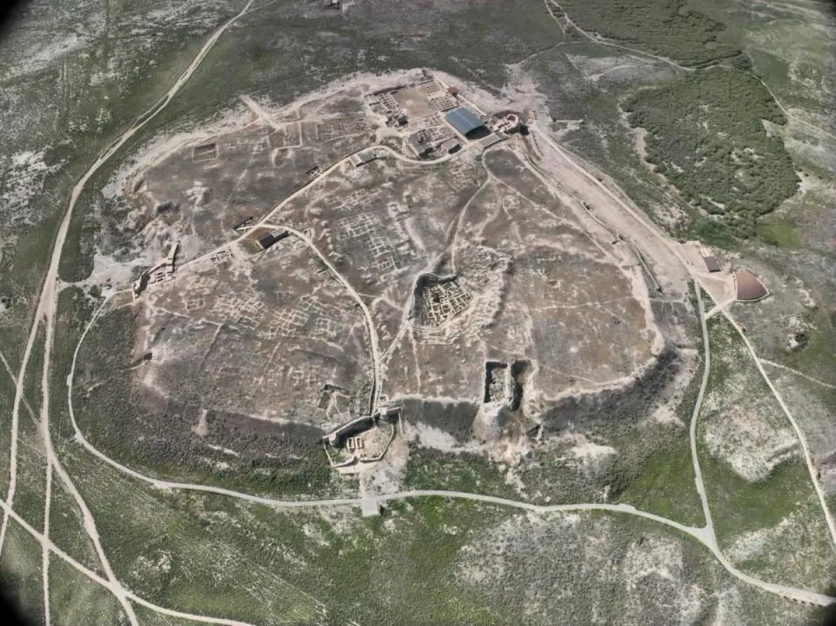 Archaeologists discover centuries-old mosque in Kazakhstan PHOTO