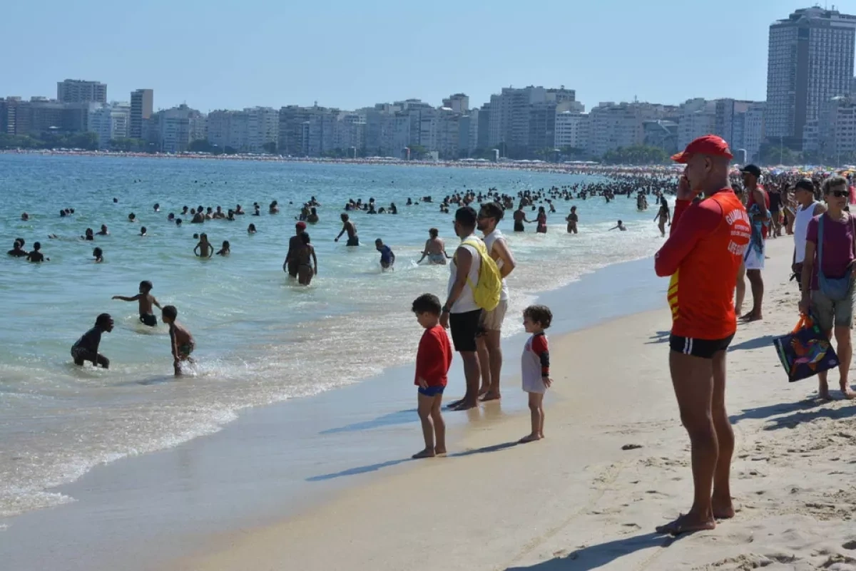 Plane towing banner crashes into sea in Rio de Janeiro, pilot dies