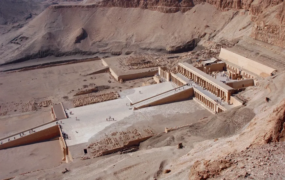 New clues from Pharaoh’s tomb revive queen’s lost remains theory