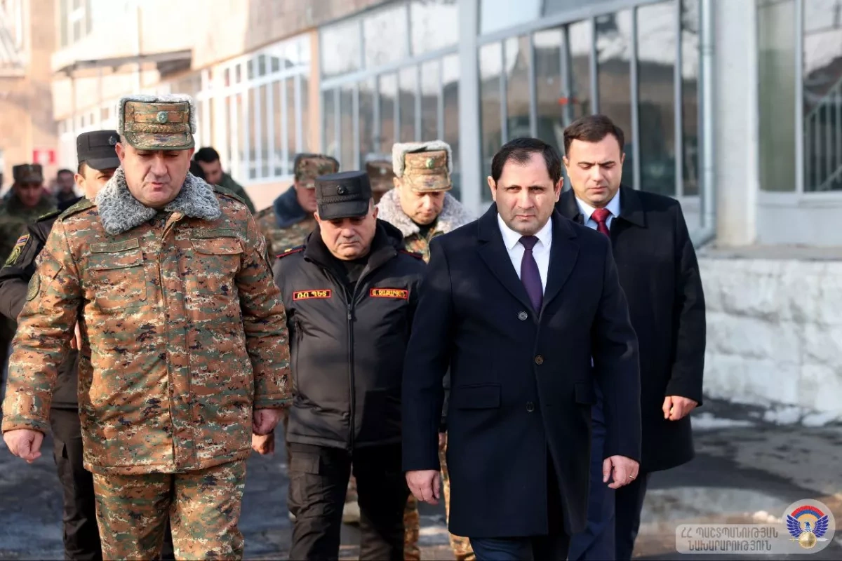 Armenian defence minister oversees start of winter military draft PHOTO