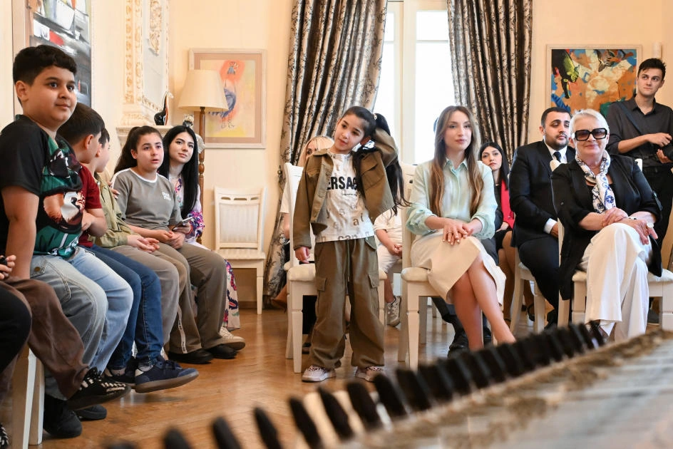 Alena Aliyeva takes part in charity master class for children at Maksud Ibragimbekov Creativity Center (PHOTO)