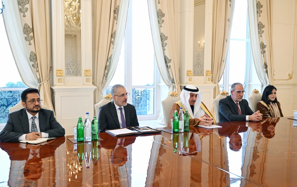 President Ilham Aliyev receives delegation led by Chairman of Islamic Development Bank group (PHOTO)