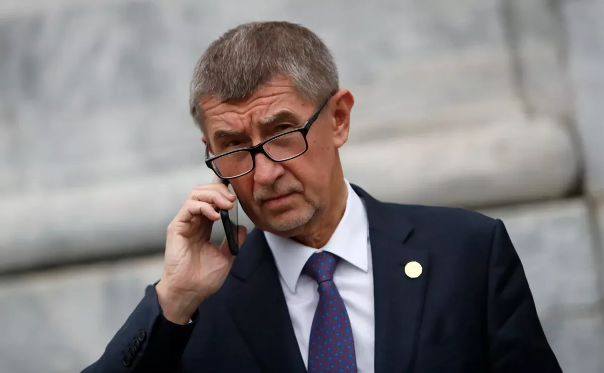 Czech PM steps in to cool tensions between foreign minister and president