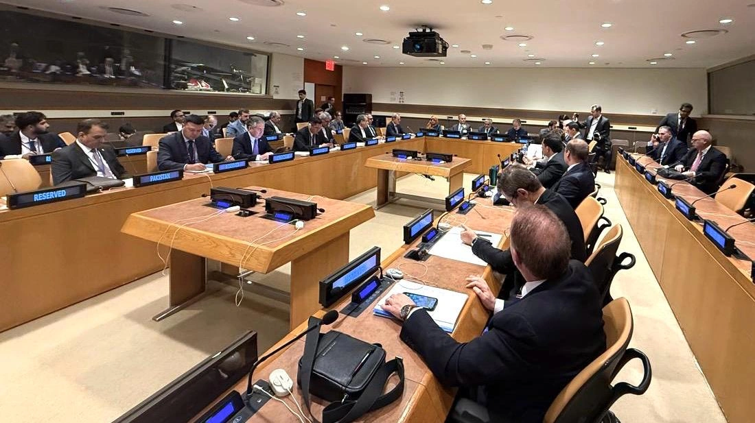 Azerbaijan FM discusses peace process with Armenia at ECO ministerial meeting (PHOTO)