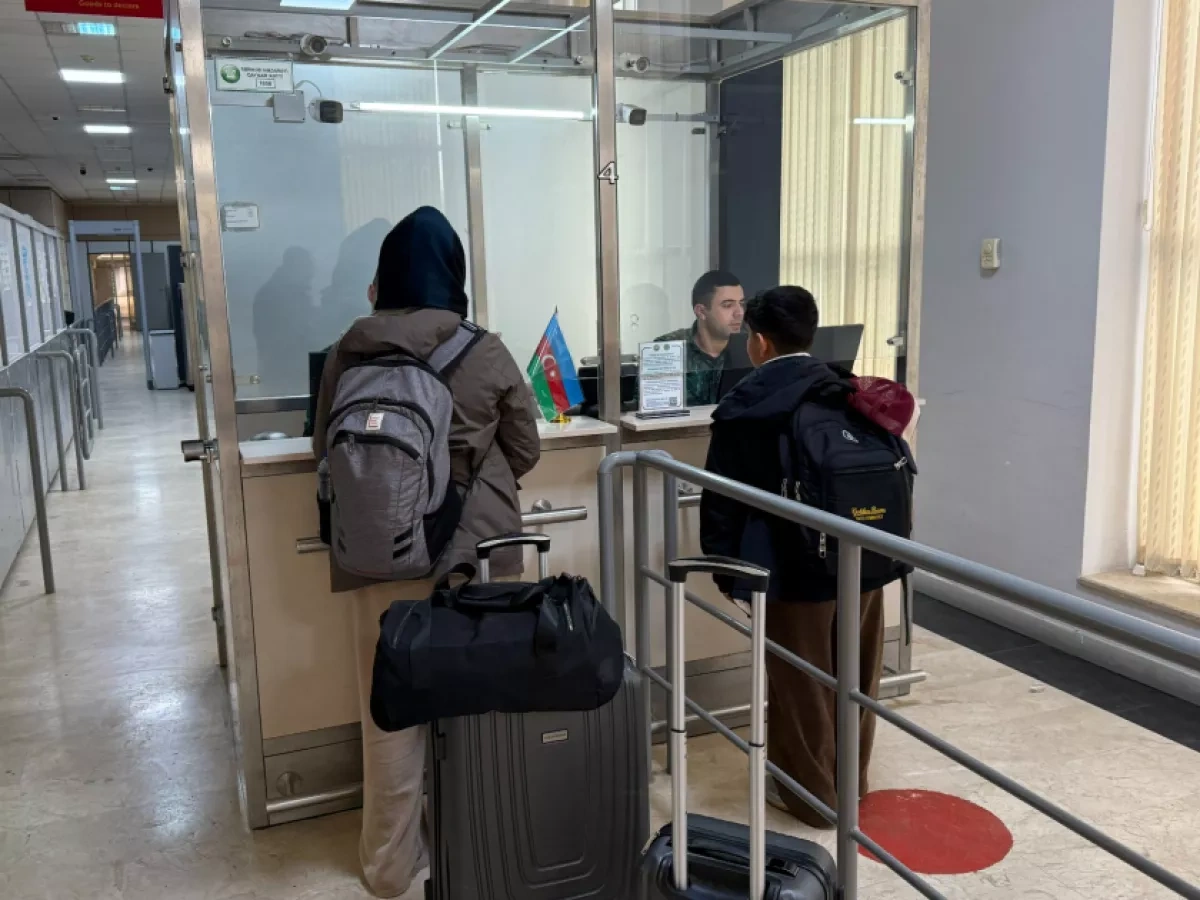Nine foreign nationals cross into Azerbaijan in latest Iran evacuation PHOTO