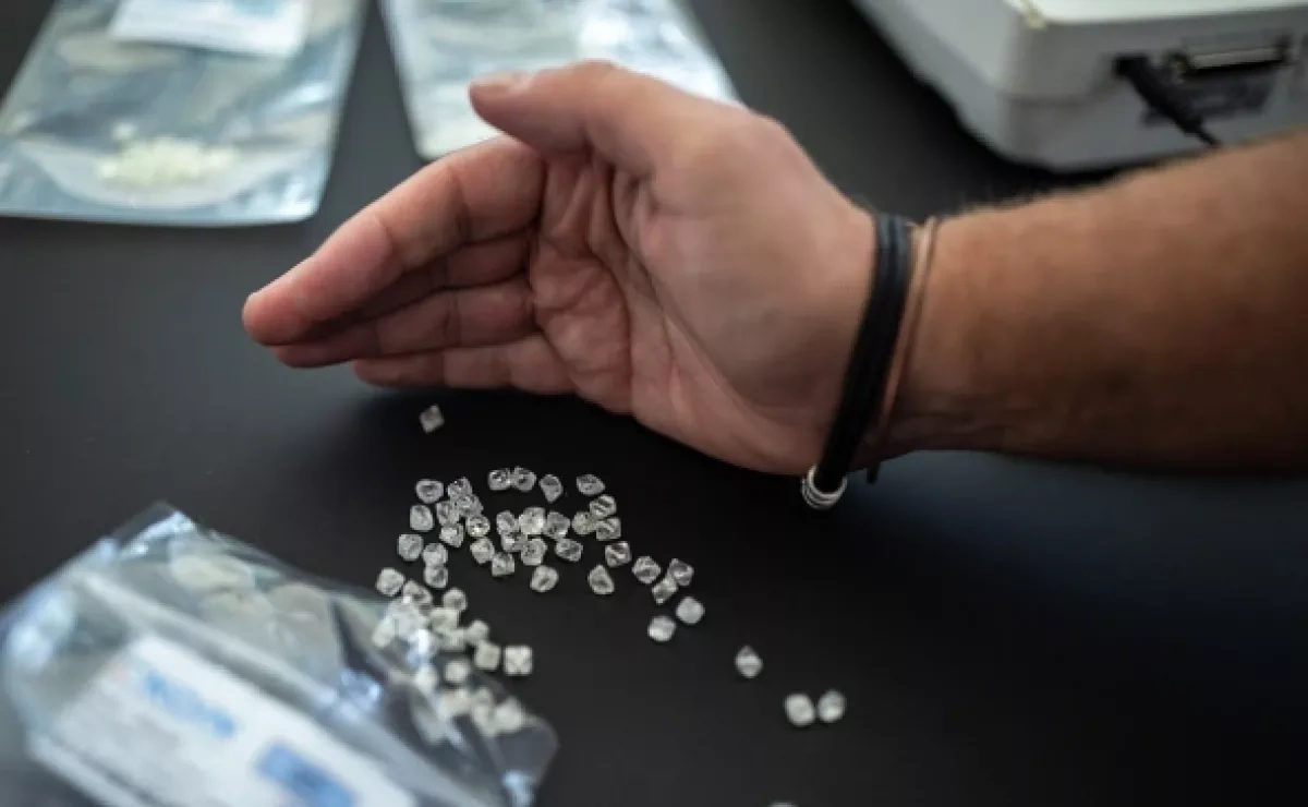 US extends Russian diamond import authorisation for one year