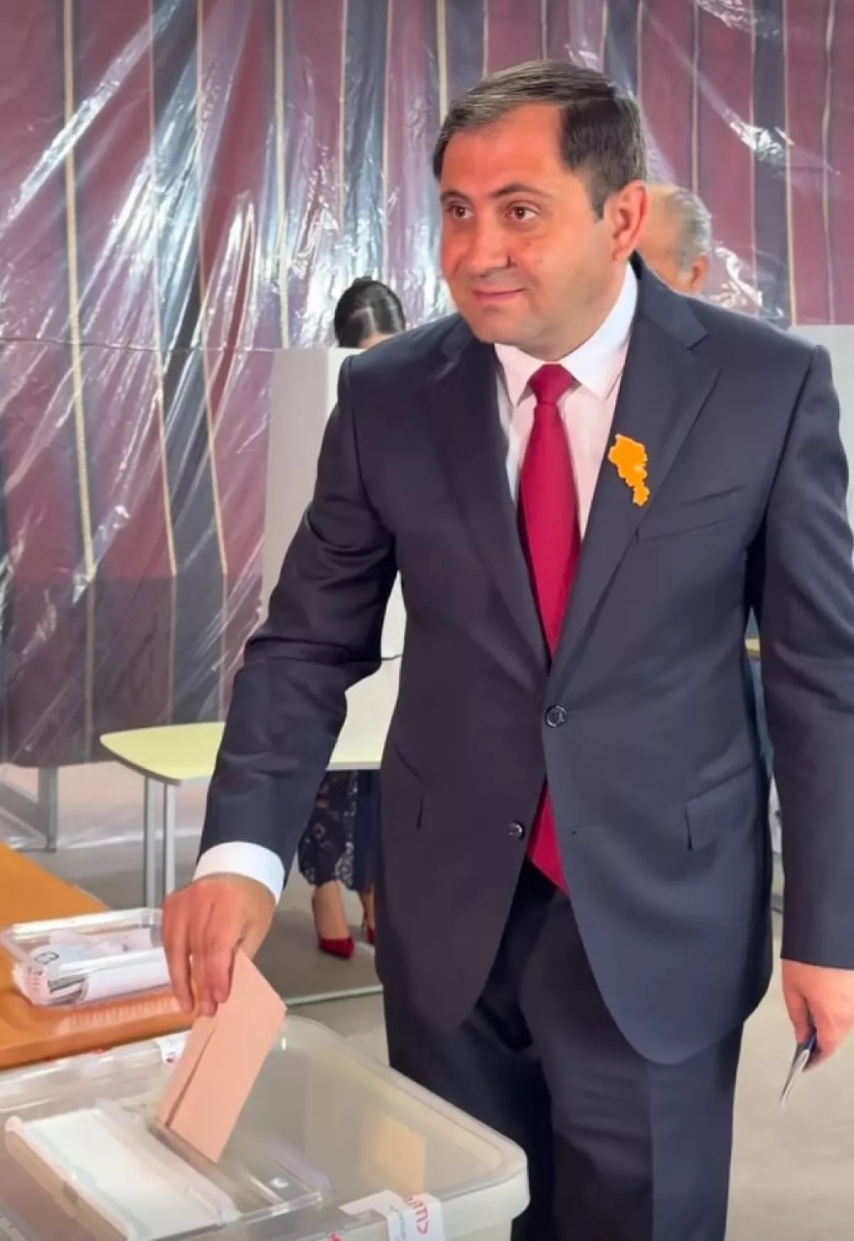 Armenian defence chief signals military duty for voters arriving from Russia PHOTO