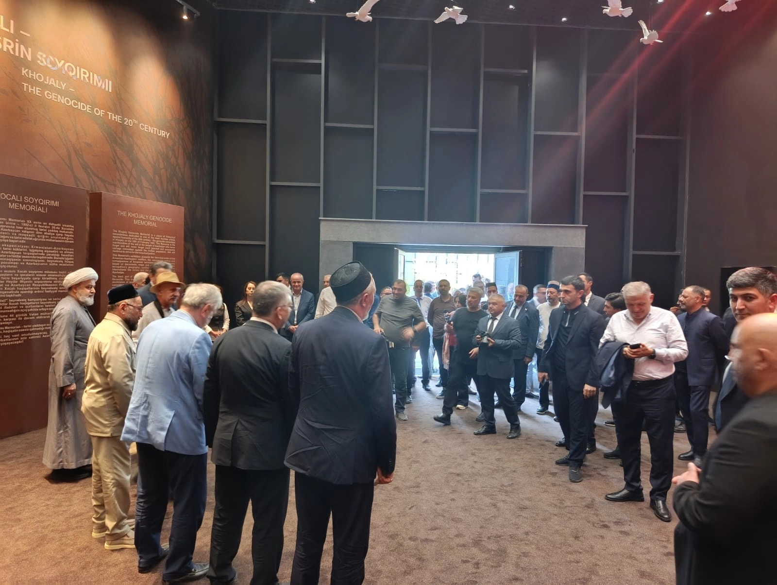 Participants of int'l conference on Sheikh Bakuvi visit Khojaly genocide complex (PHOTO)