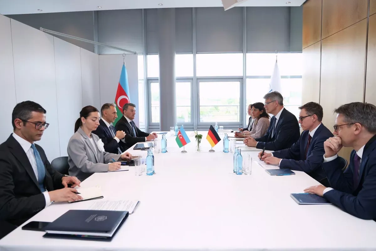 Azerbaijani minister discusses transport cooperation in Germany