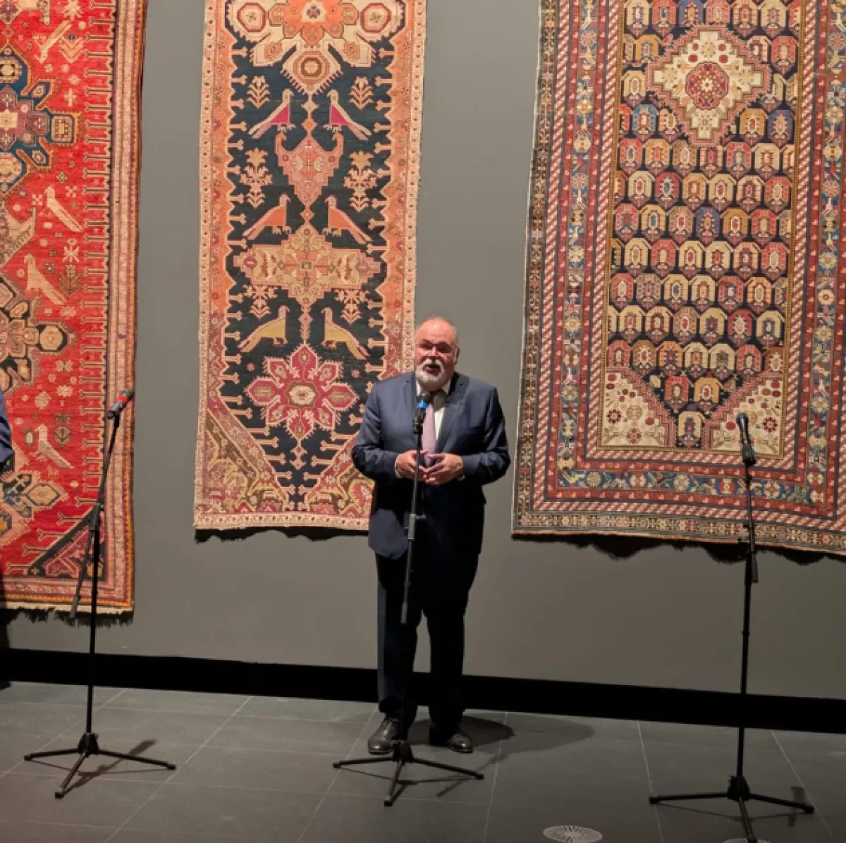 Azerbaijan showcases its carpets in exhibition in Hungary PHOTO